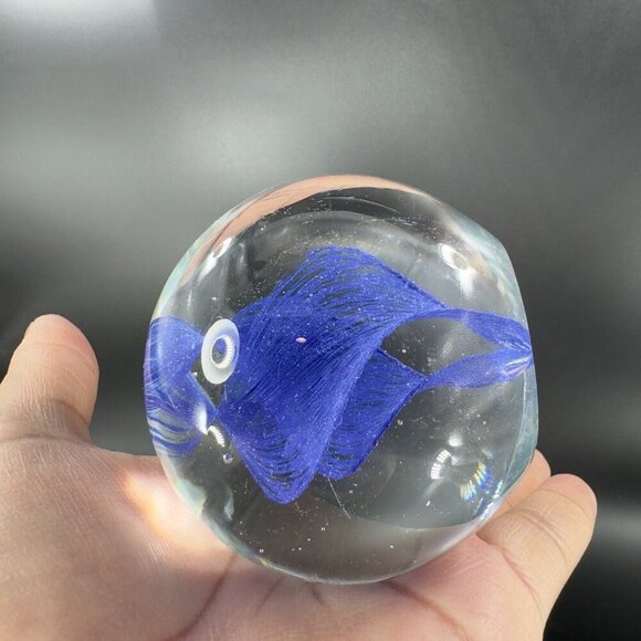 Round Art Glass Paperweight Figure Clear With Cobalt Blue Spiral Swirl Center - Picture 5 of 11